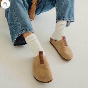 SeaVees Tiburon Mules size 7